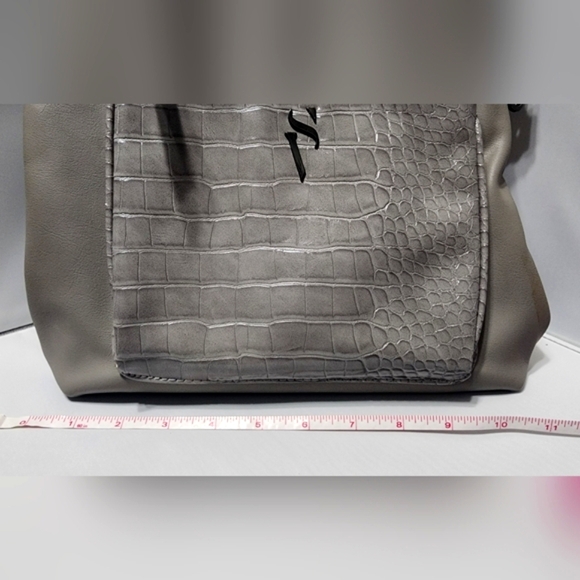Elegant Simply Vera Gray Shoulder Bag with Croc-Embossed Design - Picture 12 of 12